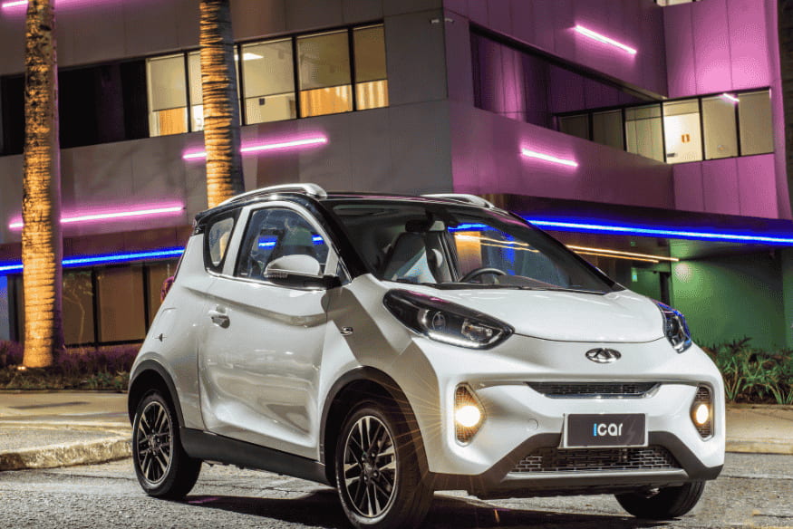 Caoa Chery iCar branco, carro elétrico compacto e urbano, entre os modelos mais baratos à venda no Brasil em 2025.