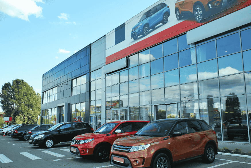 Concessionária com carros seminovos e usados até 50 mil reais disponíveis para compra em 2025