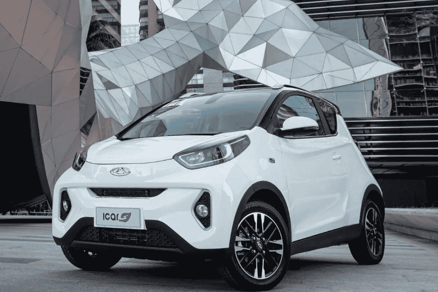 Caoa Chery iCar 2025 branco, carro compacto 100% elétrico com design futurista e ideal para uso urbano