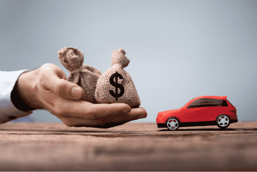 Comparação entre custo total do financiamento e valor do carro em simulações de crédito automotivo