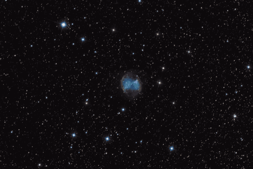 Campo estelar com estrelas azuladas em meio ao céu escuro, exemplo de variação de cor observada nas estrelas