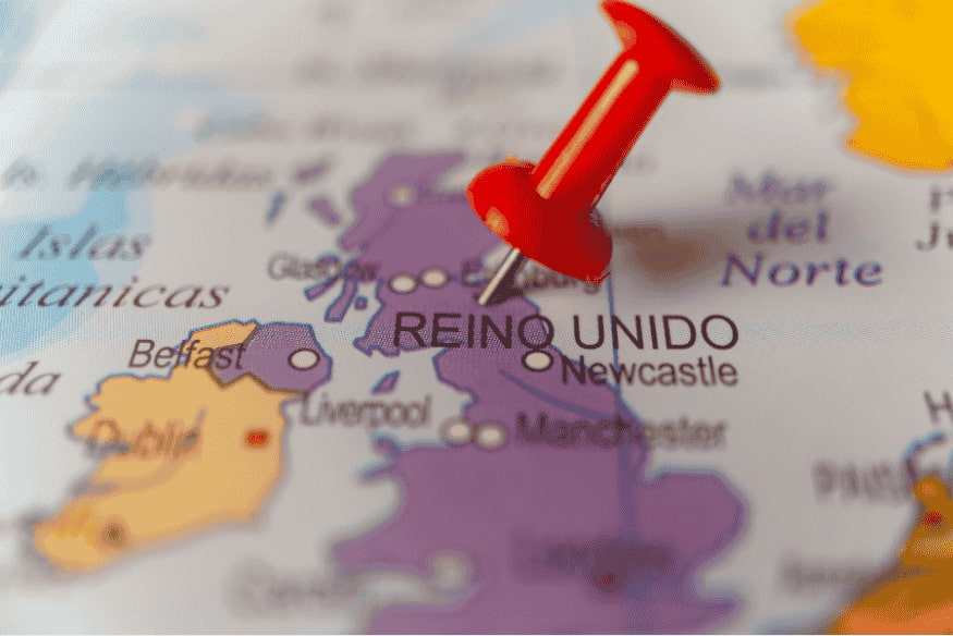 Mapa do Reino Unido no hemisfério norte, região onde as nuvens noctilucentes são observadas com mais frequência