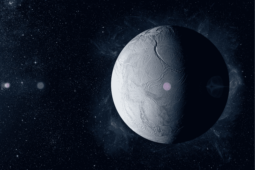 Encélado, lua gelada de Saturno, com superfície fraturada e sinais associados a atividade interna