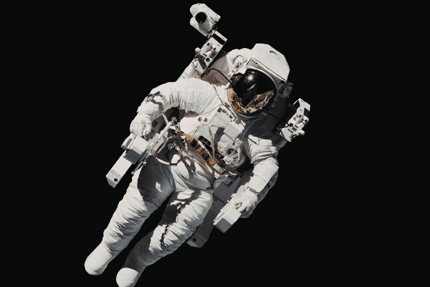 Astronauta flutuando no espaço, exemplo visual da diferença entre peso aparente e massa