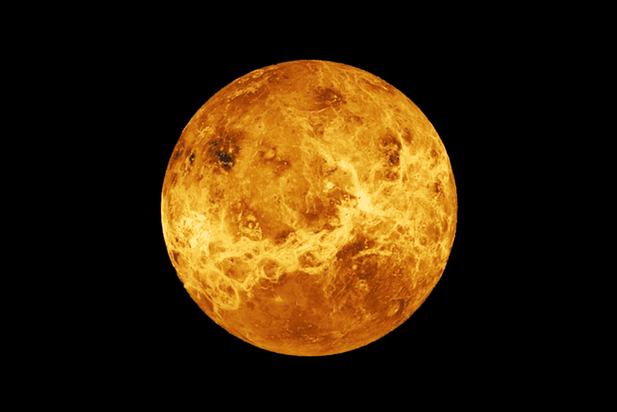 Planeta Vênus em destaque com coloração amarelada, exemplo de mundo próximo à zona habitável, mas com atmosfera extrema e efeito estufa descontrolado